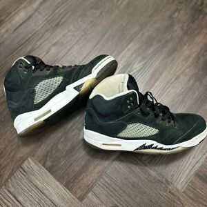 Nike Air Jordan 5 Retro "Oreo" (2013) or "Moonlight" (2021) sneakers